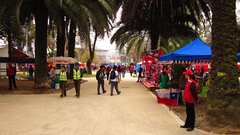 Capacitan en salubridad a expositores gastronómicos de la Fiesta de la Chilenidad