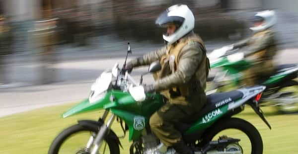 Motorista de Carabineros lesionada grave en accidente