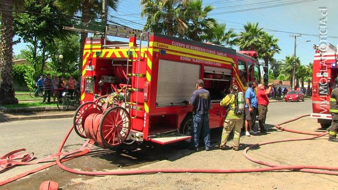 Incendio destruye gran parte de la Escuela Balmaceda en Curicó