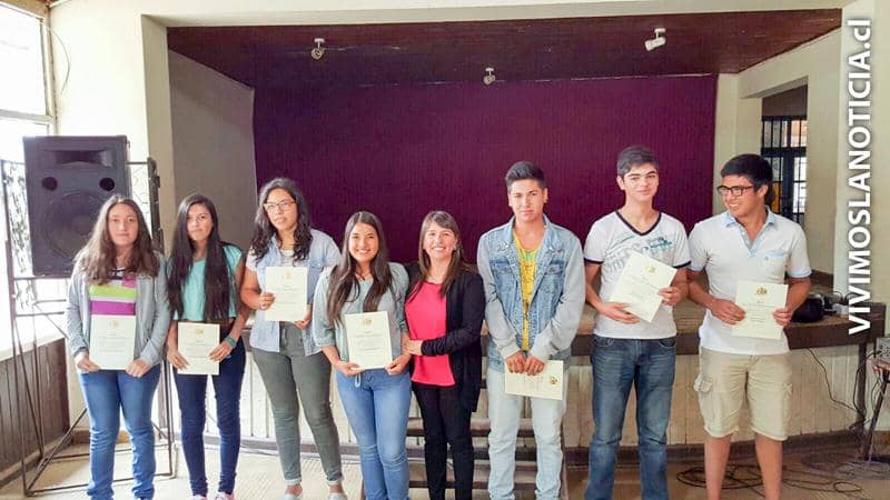 [FOTOS] Entregaron becas Presidente de la República en Hualañé