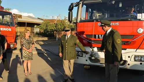 Con bautizo Bomberos dio bienvenida a moderno carro La Isla