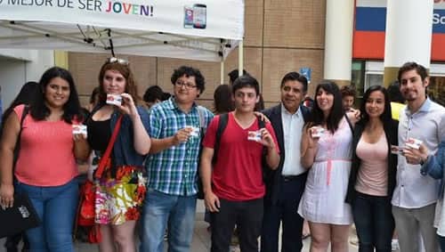 Entregan 2 mil 500 entradas para que jóvenes acudan al cine