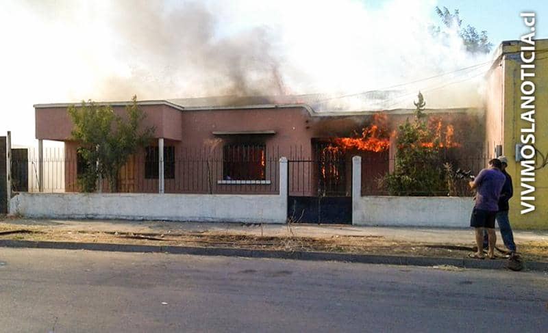 [FOTOS] Hombre quemó casa tras término de relación amorosa
