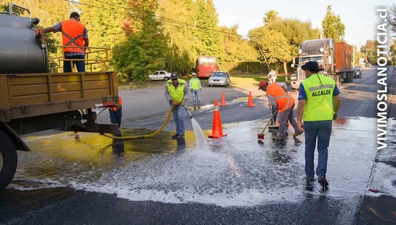 Inician lavado de carreteras en zonas peligrosas por jugos derramados