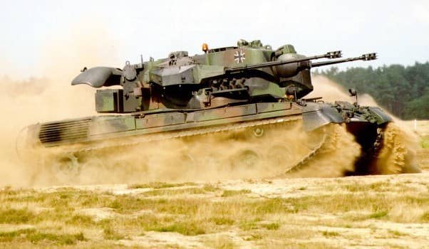 Condenan a oficiales del Ejército por malversación en compra de tanques