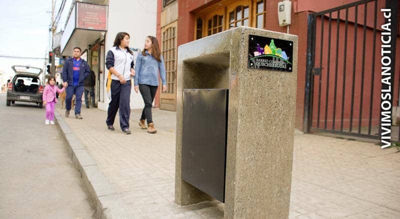 Instalan nuevos basureros en el barrio comercial de Molina