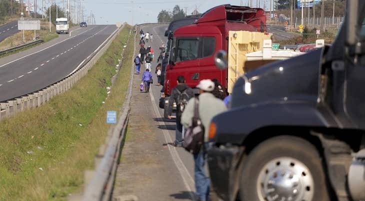 Pescadores mantienen bloqueo de rutas en Chiloé