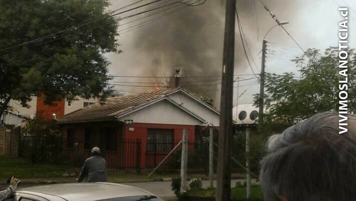 [FOTOS] Incendio consumió casa en sector Sol de Septiembre