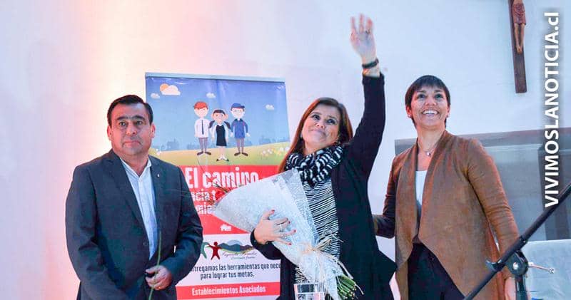 Masiva asistencia a exposición de Pilar Sordo sobre jóvenes y adolescentes