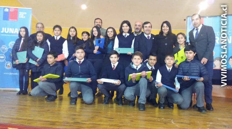 132 alumnos de 7 básico de Hualañé recibieron computador personal