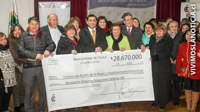 Municipalidad de Curicó entregó subvención a agrupaciones de mujeres