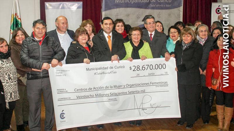 Municipalidad de Curicó entregó subvención a agrupaciones de mujeres