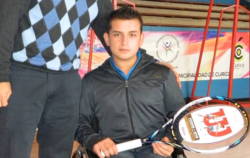 Tenista curicano recibe apoyo de la Corporación de Deportes