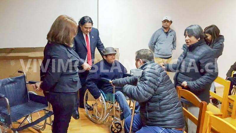 Donan sillas de ruedas a agrupación de discapacitados