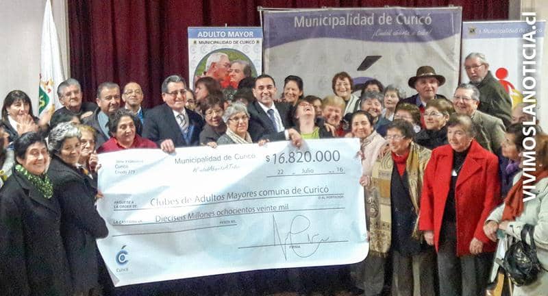 Adultos mayores beneficiados con proyectos recreativos
