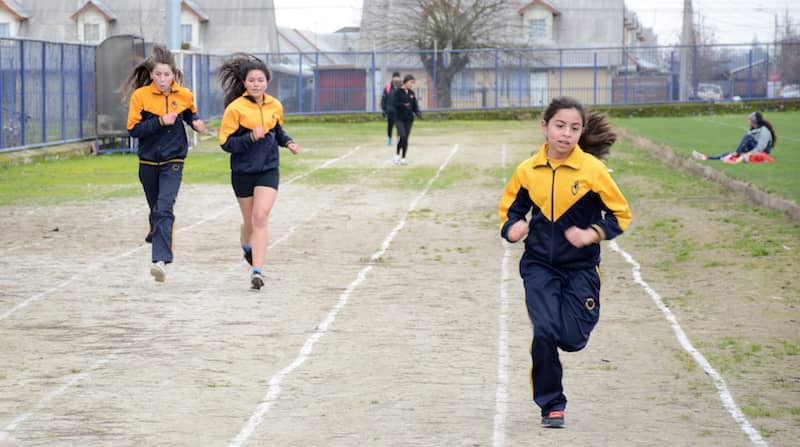 Realizaron torneo de atletismo escolar en Molina