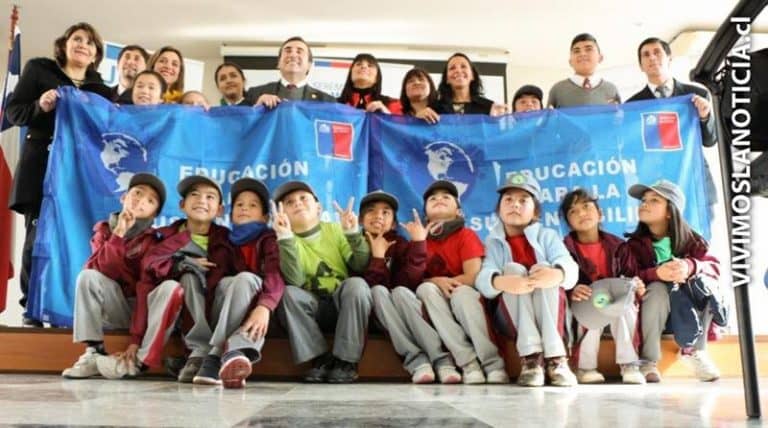 Establecimientos educacionales reciben certificación ambiental
