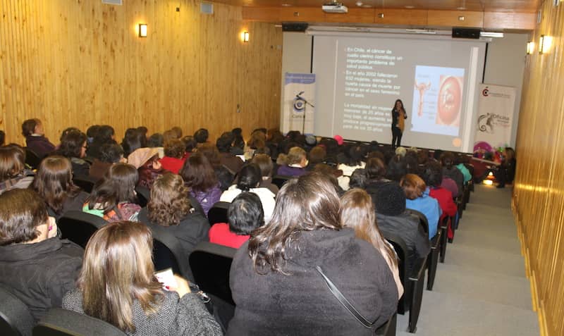 Mujeres curicanas participaron de charla en materia de salud y prevención