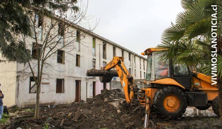 Comenzó demolición de los departamentos de Villa San Josué