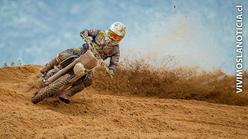 Dura multimarca del motociclismo en Laguna Carén