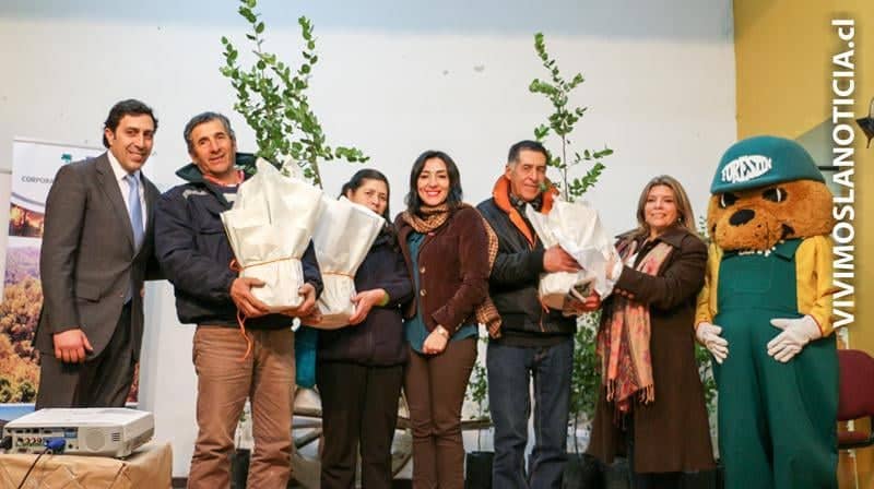 CONAF entrega árboles a pequeños agricultores de Romeral