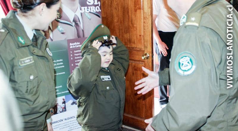 Niño talquino se transforma en carabinero honorario