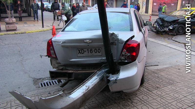 [FOTOS/VIDEO] Colisión de auto y radiotaxi dejó niños lesionados