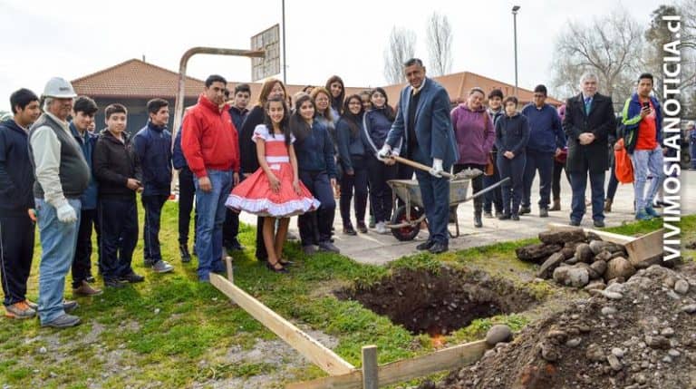 Escuela "El Plumero" contará con nueva cubierta de multicancha