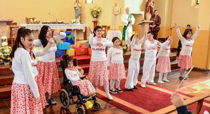 [FOTOS] Escuela Esperanza de Molina realizó liturgia por la inclusión