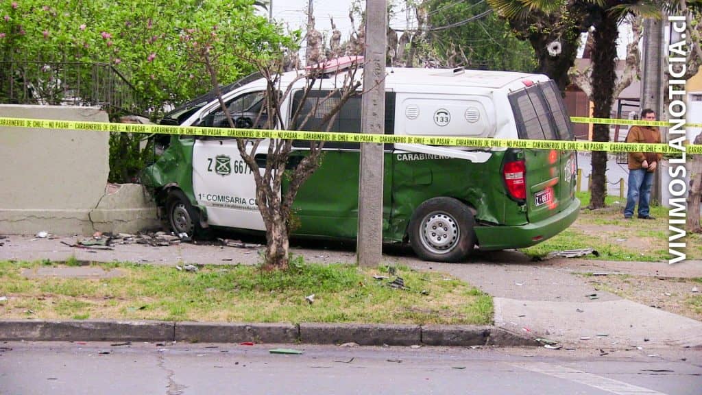 [FOTOS/VIDEO] Furgón policial involucrado en violenta colisión