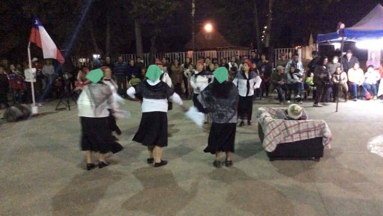 Sectores vecinales celebraron fiestas patrias en Curicó