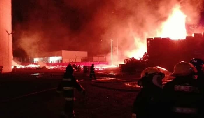 [FOTOS/VIDEO] Gigantesco incendio destruyó frigorífico en Romeral