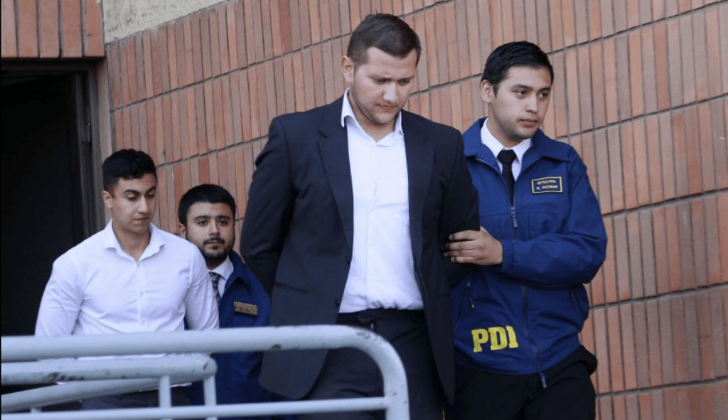 Amigos se disfrazaban de policías para aprehender a delincuentes