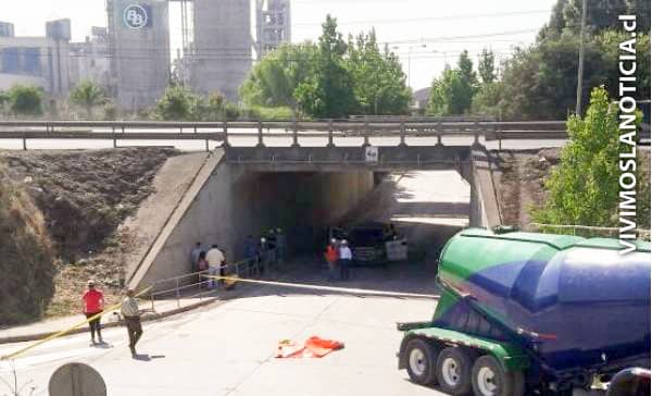 Ciclista fallece colisionado frente a planta cementera