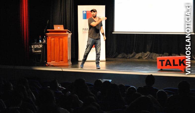 Científico ganador del “Ig Nobel” presentó sus investigaciones en Talca
