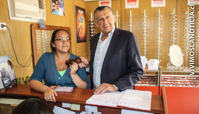 Nueva entrega de anteojos realizó óptica popular de Rauco
