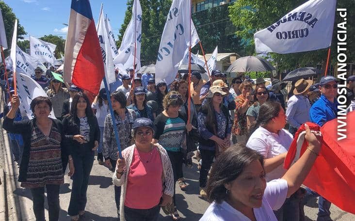 [VIDEO] Masiva marcha del sector público en Curicó