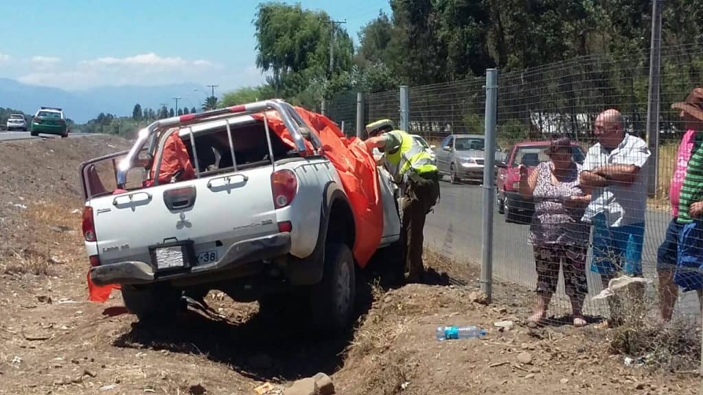 Mujer fallece en accidente carretero frente a Teno