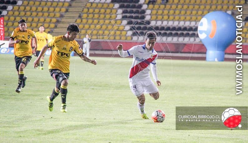 Alfredo Ábalos seguirá jugando en Curicó Unido