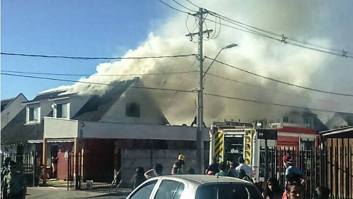 Incendio destruyó 3 viviendas y un auto en Rauquén