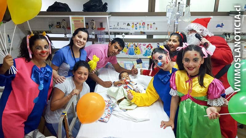 [FOTOS] Funcionarios del hospital sorprendieron a pacientes con villancicos de navidad