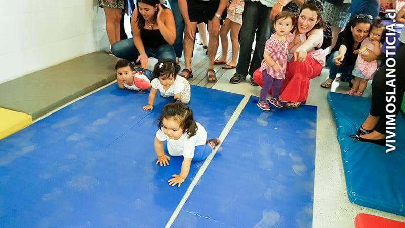Inédita olimpiada del gateo en centro de salud