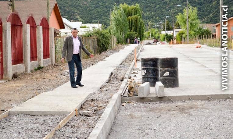 Avanzan obras de pavimento participativo en Rauco