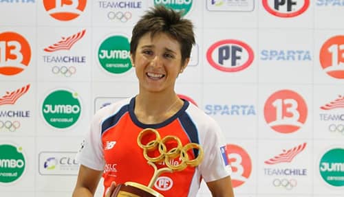 Triatleta Bárbara Riveros recibió premio mejor deportista 2017