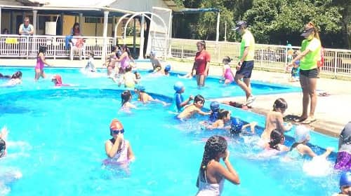 Finalizan primeros cursos municipales de natación en Curicó