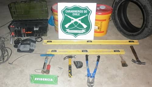 Carabineros de Linares detiene a sujetos por robo a vivienda 