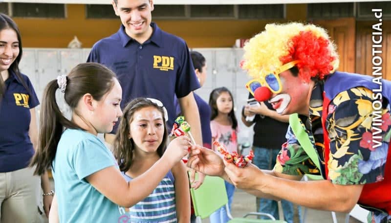 [FOTOS] PDI Curicó llevó alegría a niños albergados en Hualañé