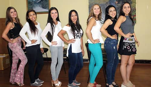 Candidatas a reinas del "Verano Entretenido" en busca de la corona