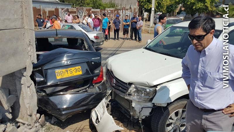 [FOTOS] Colisión vehicular termina con madre y niños arrollados sobre la vereda