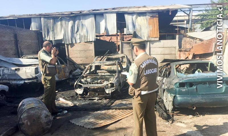 Encuentran auto robado en taller que se incendió en Linares